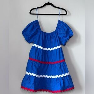 This is size 4-6 I would say. Summer yacht chick vibes